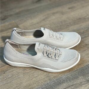 Skechers Women's Light Gray Knit Sneakers